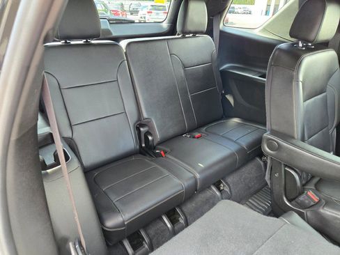 Used 2023 Chevrolet Traverse LT image 11