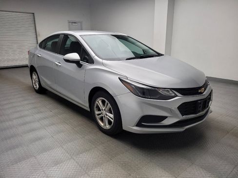 Used 2017 Chevrolet Cruze LT FWD image 13