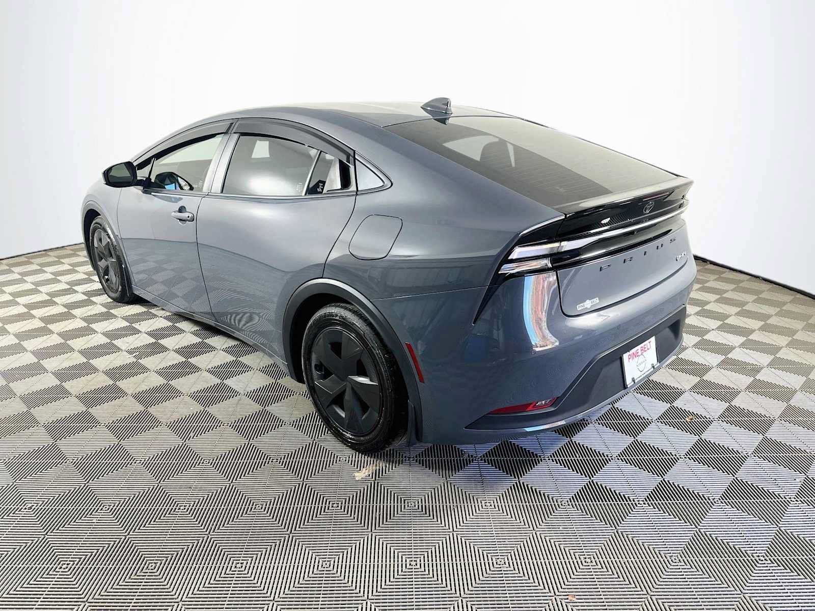 Used 2025 Toyota Prius Plug-In Hybrid FWD image 6