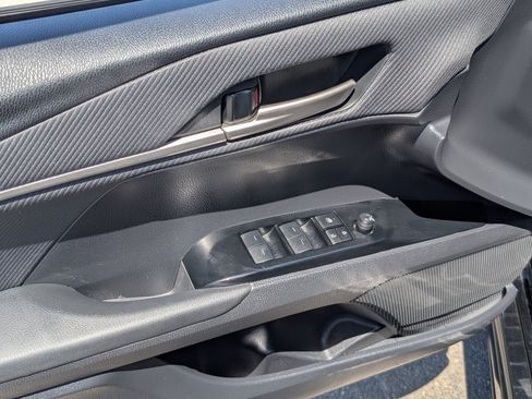 Used 2025 Toyota Camry SE FWD image 15