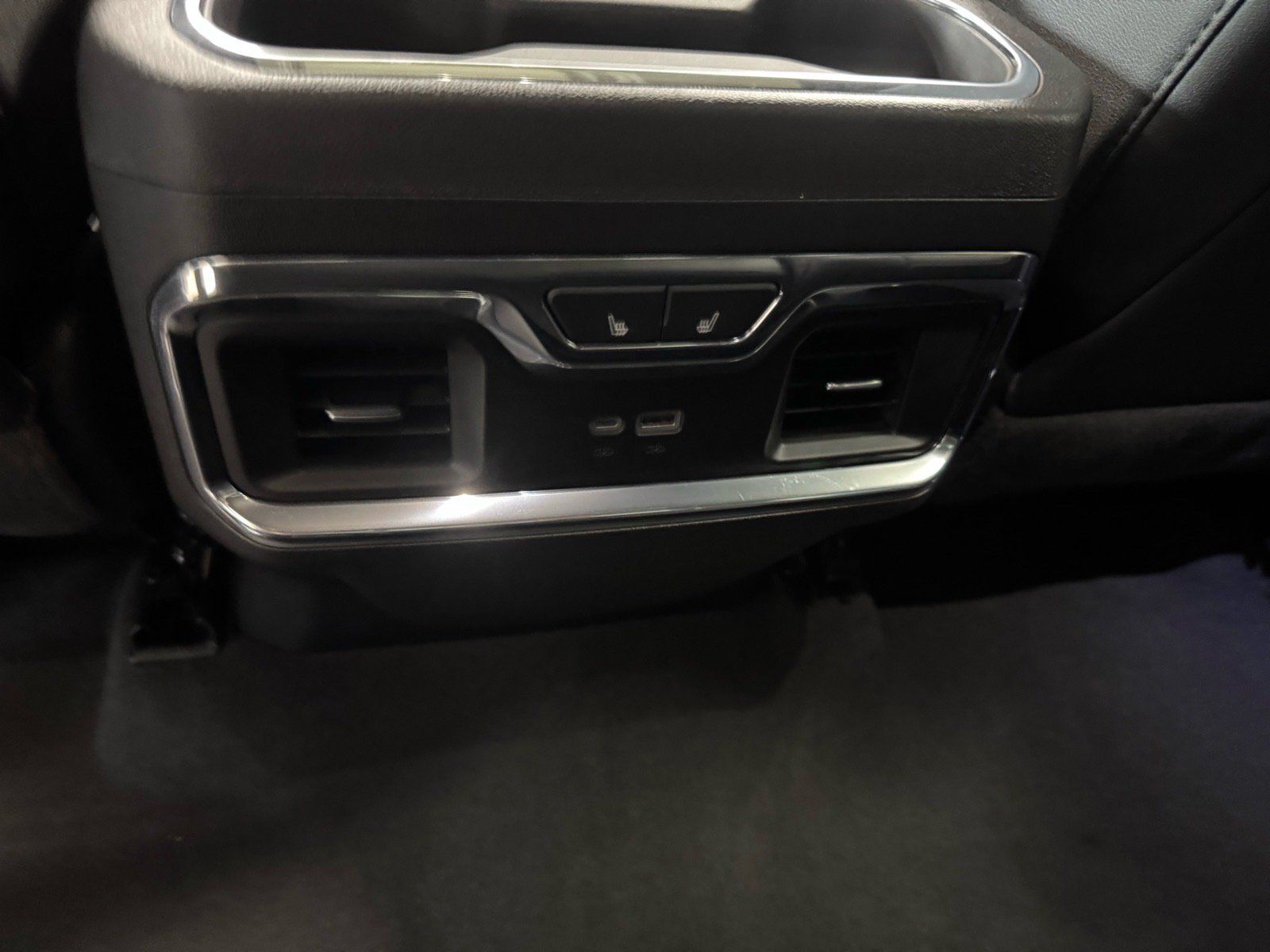Used 2024 Chevrolet Silverado 1500 High Country w/ High Country Premium Package AWD/4WD image 12