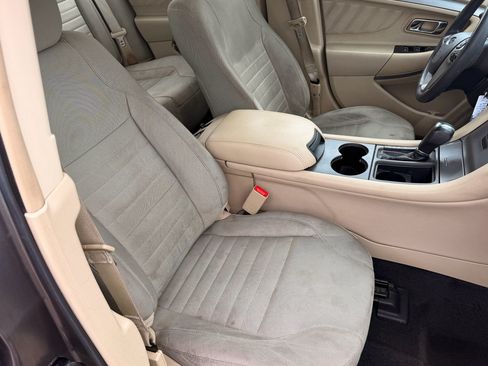 Used 2013 Ford Taurus SE FWD image 16