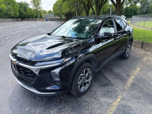 Used 2024 Chevrolet Trax LT w/ LT Convenience Package FWD image 19