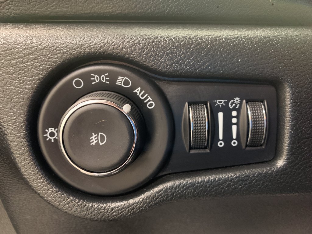 Used 2026 Chrysler Pacifica Select FWD image 26
