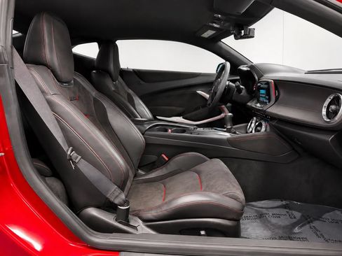 Used 2018 Chevrolet Camaro ZL1 RWD image 15