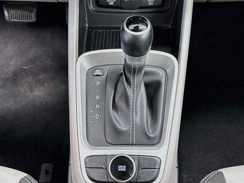 Used 2025 Hyundai Venue SEL FWD image 24