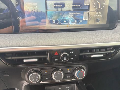 Used 2025 Nissan Kicks SV FWD image 14
