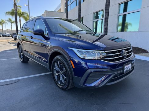Used 2024 Volkswagen Tiguan SE FWD image 2