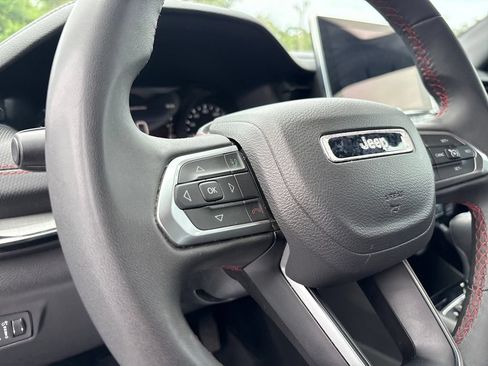 Used 2025 Jeep Compass Trailhawk AWD/4WD image 23