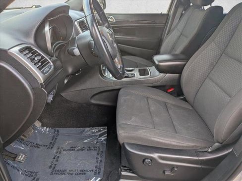 Used 2021 Jeep Grand Cherokee Laredo image 11