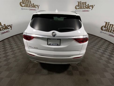 Used 2023 Buick Enclave Essence image 7