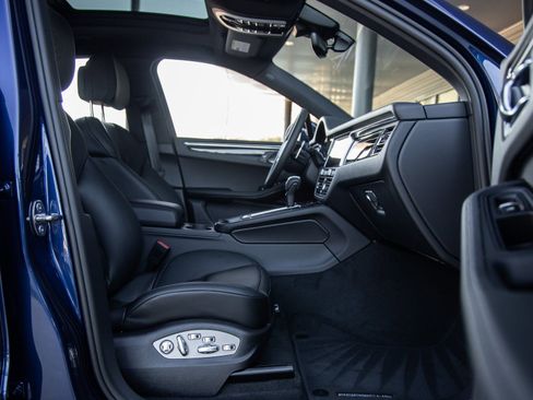 Certified 2026 Porsche Macan image 45