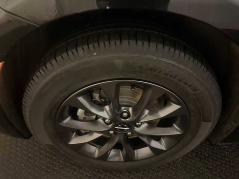 Used 2021 Chrysler Pacifica Touring-L w/ S Appearance Package image 8