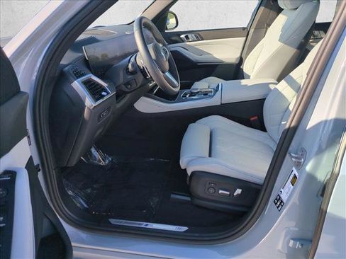Used 2025 BMW X5 xDrive40i w/ M Sport Package AWD/4WD image 17