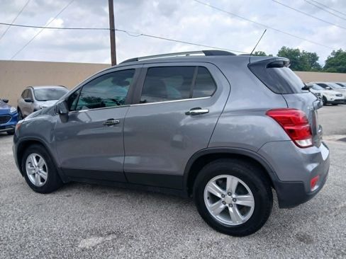 Used 2020 Chevrolet Trax LT w/ LT Convenience Package FWD image 5