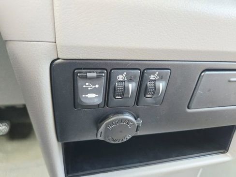 Used 2017 Toyota Sienna XLE image 31