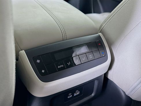 Used 2023 Nissan Pathfinder SV AWD/4WD image 26