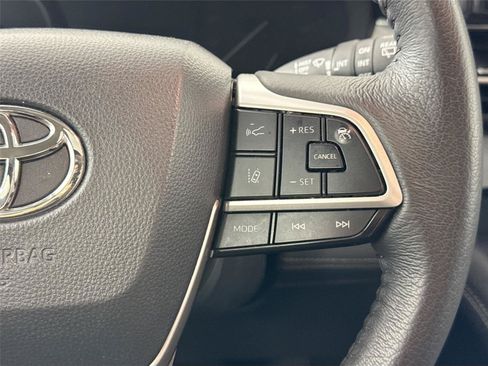 Certified 2025 Toyota Sienna XLE FWD image 20