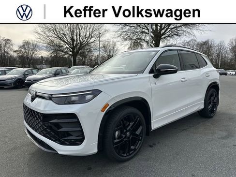 New 2026 Volkswagen Tiguan SE R-Line FWD image 1
