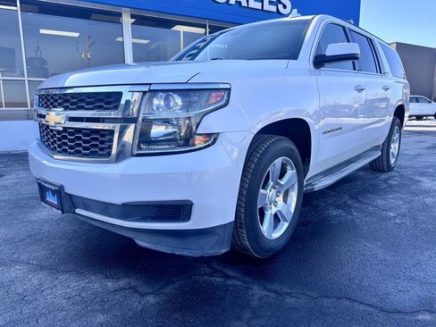 Used 2015 Chevrolet Suburban LT image 4