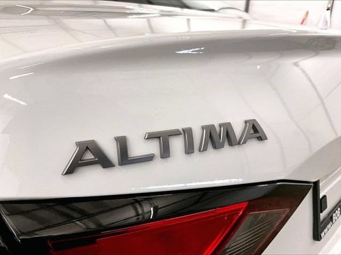 Used 2023 Nissan Altima 2.5 S FWD image 13