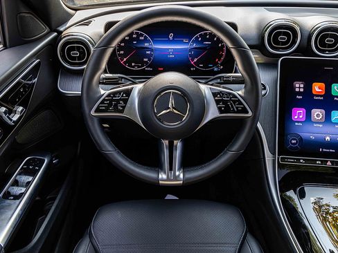 Used 2025 Mercedes-Benz C 300 4MATIC Sedan image 16