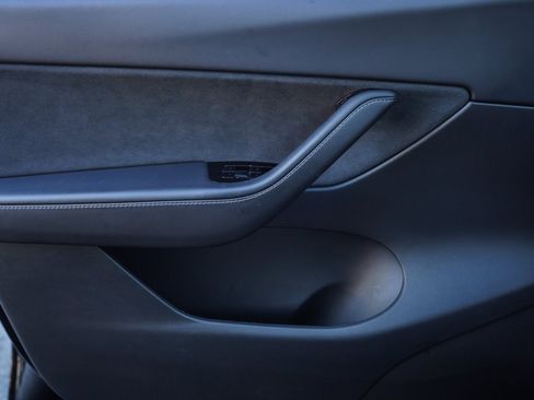 Used 2021 Tesla Model Y Long Range image 28