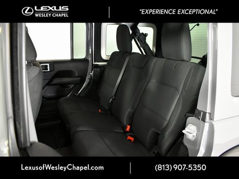 Used 2020 Jeep Wrangler Unlimited Sahara image 21
