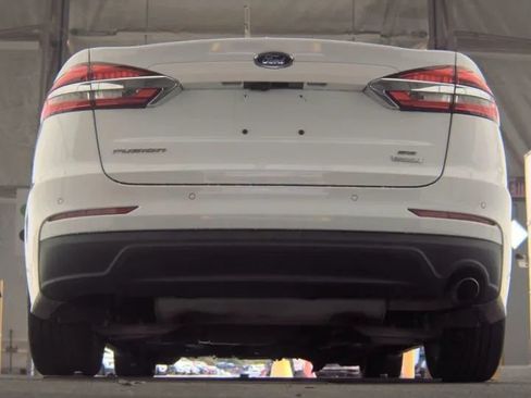 Used 2020 Ford Fusion SE FWD image 6