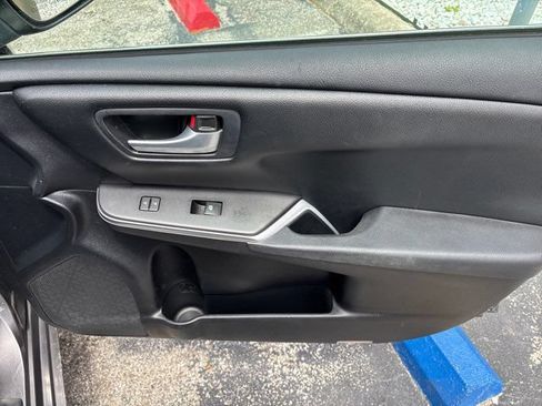 Used 2015 Toyota Camry SE FWD image 51