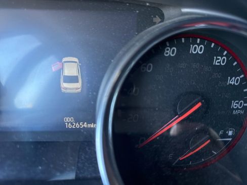 Used 2018 Toyota Camry XSE image 10