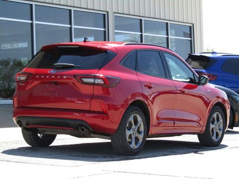 Used 2024 Ford Escape ST-Line w/ Cold Weather Package FWD image 3