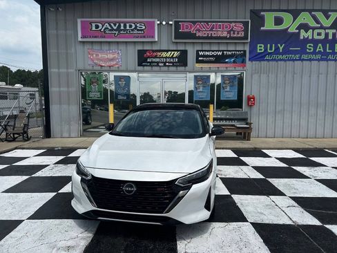 Used 2025 Nissan Sentra SR FWD image 3