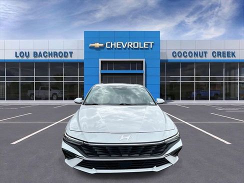 Used 2025 Hyundai Elantra SEL FWD image 3