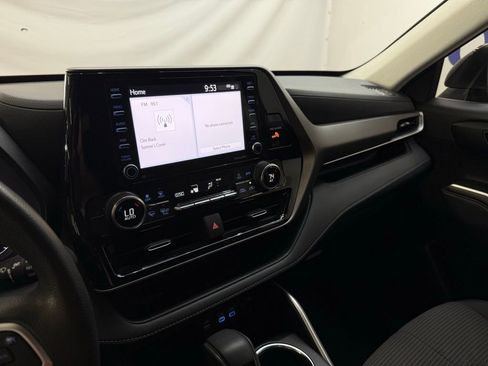 Used 2022 Toyota Highlander L FWD image 13