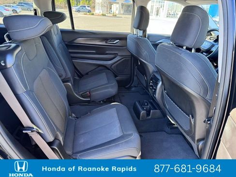 Used 2023 Jeep Grand Cherokee L Laredo image 19