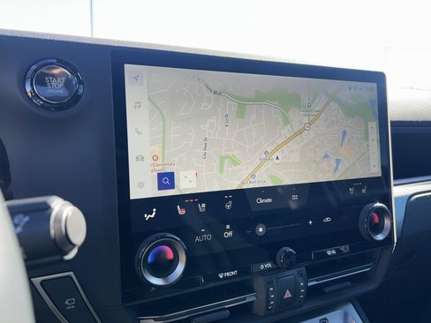 Used 2025 Lexus GX 550 w/ Accessory Package (32) image 23