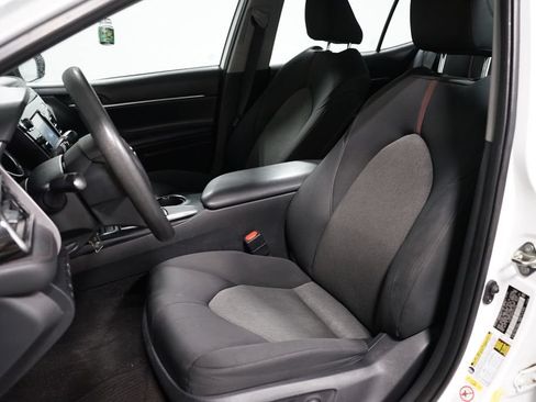 Used 2019 Toyota Camry LE FWD image 6