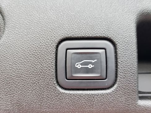 Used 2022 Chevrolet Equinox LT w/ Driver Convenience Package image 40