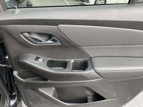 Used 2023 Chevrolet Traverse LT image 44