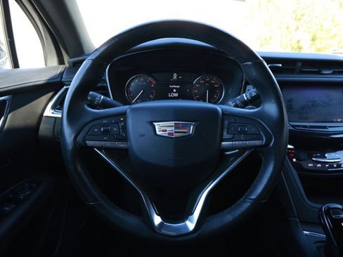 Used 2021 Cadillac XT6 Premium Luxury image 11