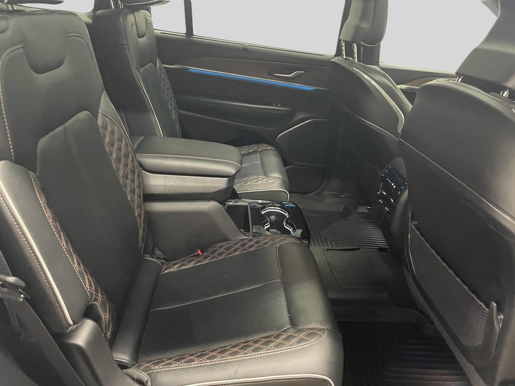 Used 2023 Jeep Grand Cherokee L Summit w/ Luxury Tech Group V AWD/4WD image 9