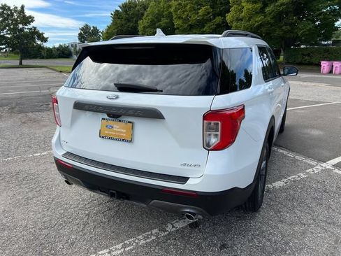Used 2023 Ford Explorer XLT w/ Equipment Group 202A AWD/4WD image 10