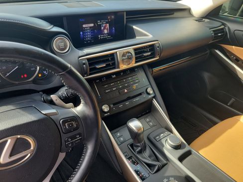 Used 2018 Lexus IS 300 w/ Premium Package RWD image 30