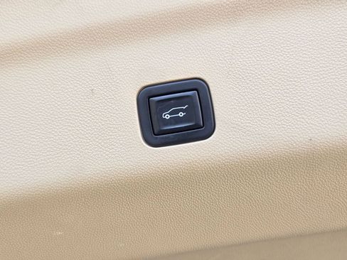 Used 2021 Cadillac Escalade Premium Luxury w/ Driver Assist Tech Package image 33