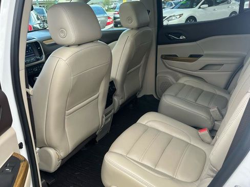 Used 2017 GMC Acadia Denali w/ Technology Package FWD image 8