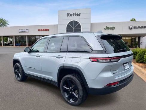 Used 2025 Jeep Grand Cherokee Limited w/ Black Appearance Package AWD/4WD image 4