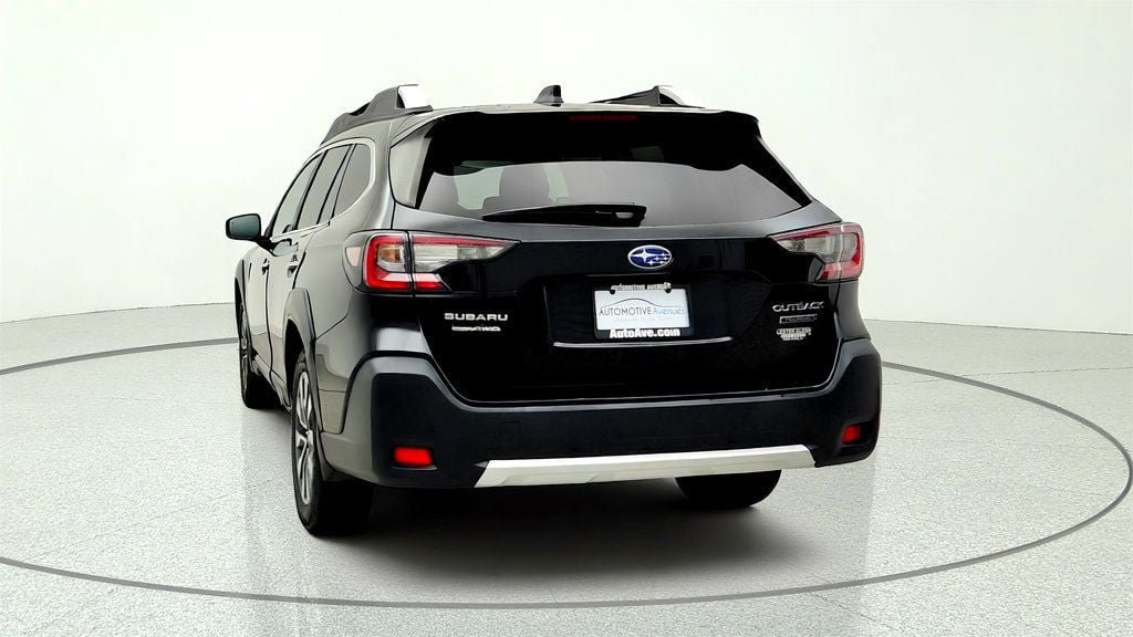 Used 2023 Subaru Outback Touring AWD/4WD image 6