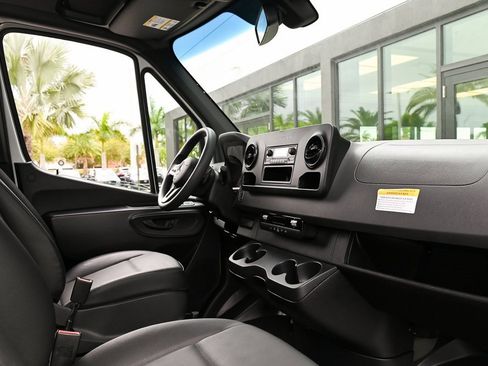 Used 2022 Mercedes-Benz Sprinter 2500 image 19