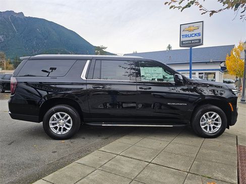 New 2026 Chevrolet Suburban LS image 4